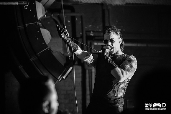 3Teeth in concert