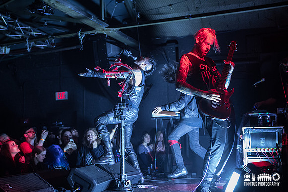 3Teeth in concert
