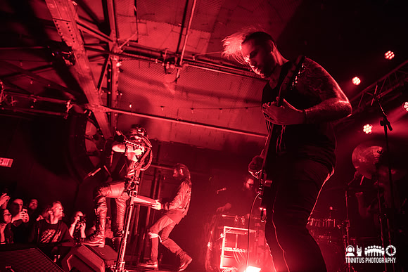 3Teeth in concert