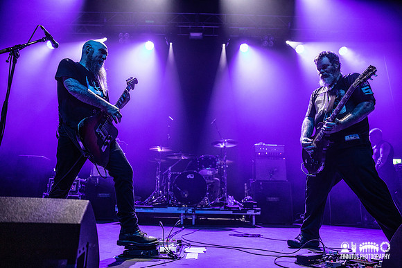 Neurosis in concert