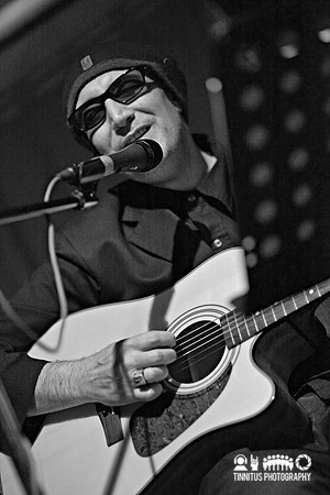 Alvarius B in concert