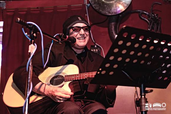 Alvarius B in concert