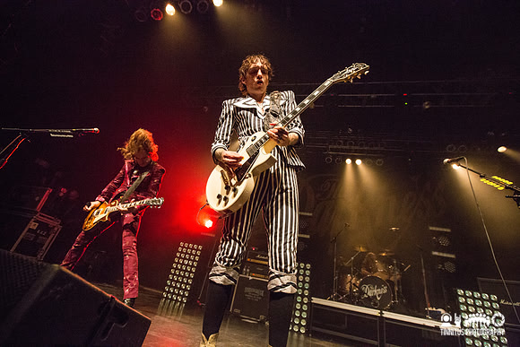 The Darkness in concert