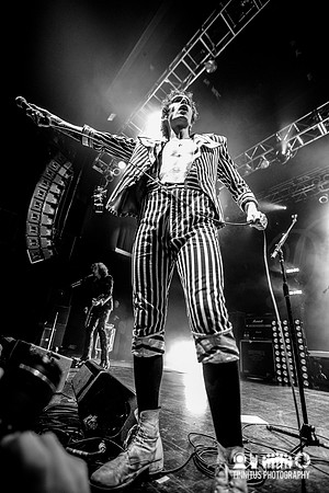 The Darkness in concert