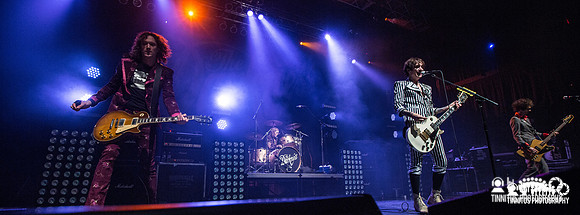 The Darkness in concert