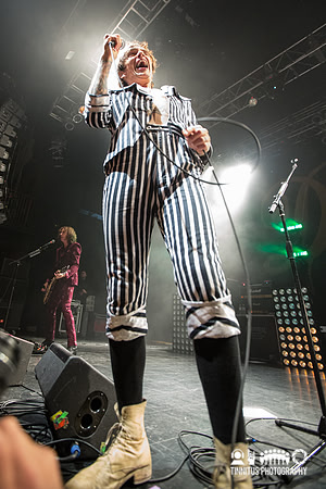 The Darkness in concert