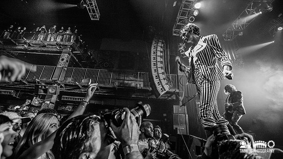 The Darkness in concert
