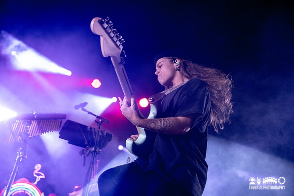 Tash Sultana in concert