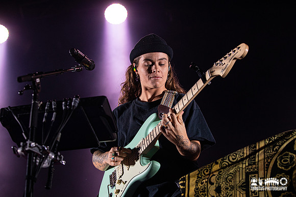 Tash Sultana in concert