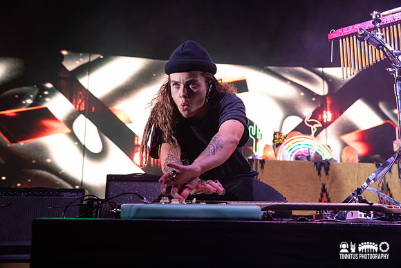 Tash Sultana in concert