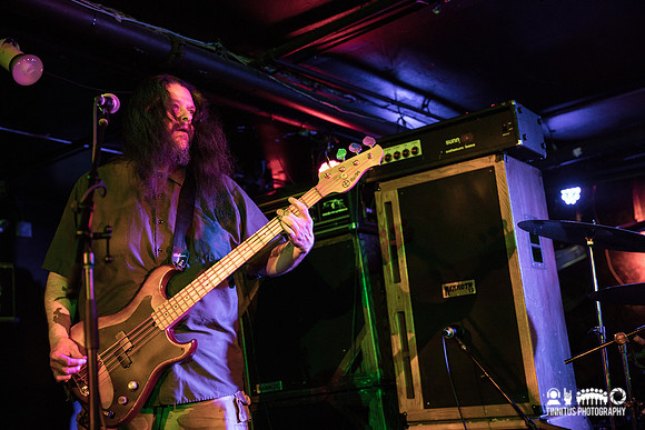 Sea Of Bones in concert