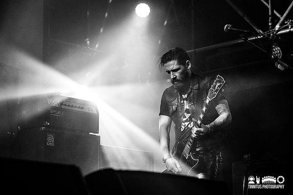 Morne in concert