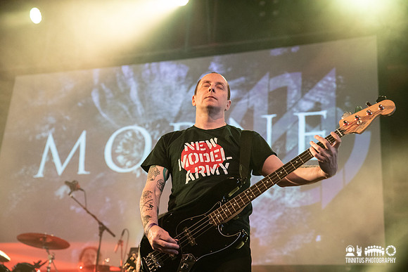 Morne in concert