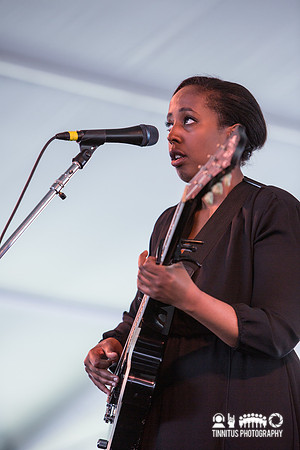 Cold Specks in concert
