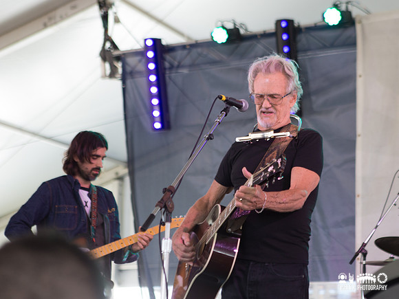 Kris Kristofferson with the Texas Gentlemen in concert