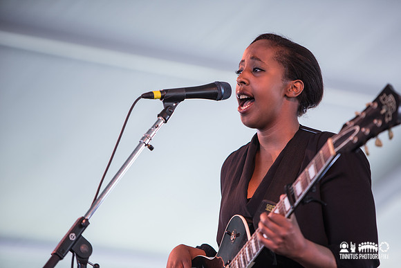 Cold Specks in concert