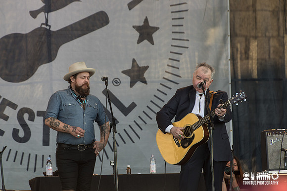 Nathaniel Rateliff with John Prine in concert