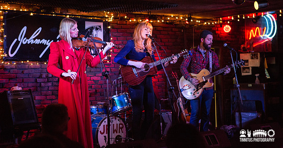 Nikki Lane in concert