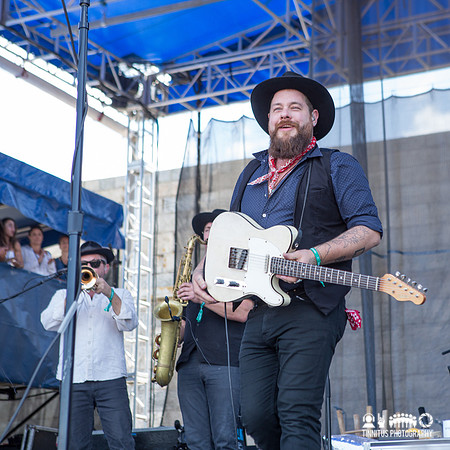 Nathaniel Rateliff and the Night Sweats in concert