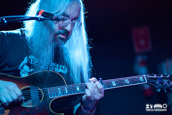 J Mascis in concert