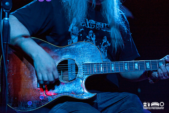 J Mascis in concert