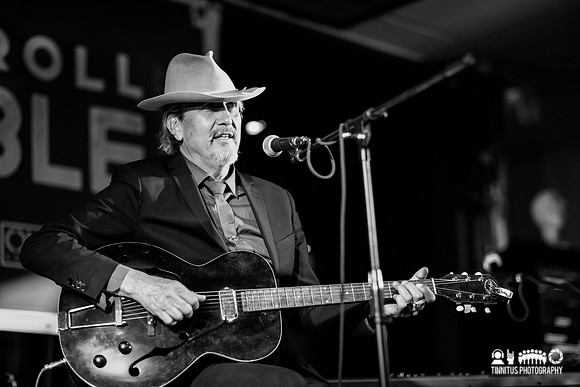 Howe Gelb in concert