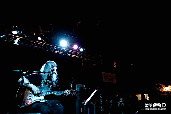 J Mascis in concert