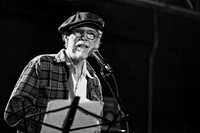 Ed Askew in concert