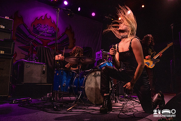 Electric Citizen in concert