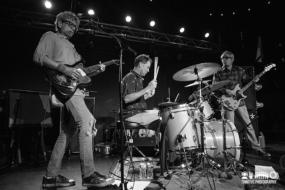 Mike Watt and the Jom & Terry Show in concert