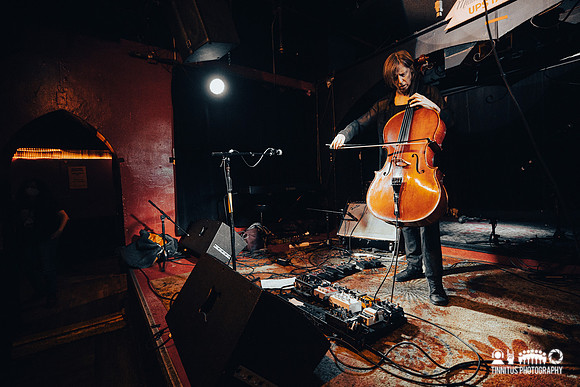 Helen Money in concert