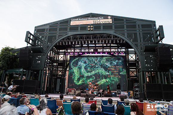 Laura Viers in concert