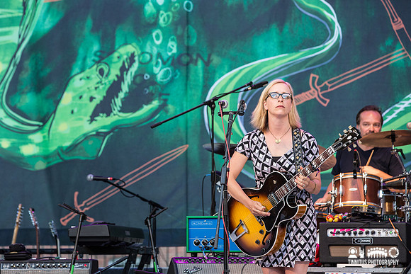 Laura Viers in concert