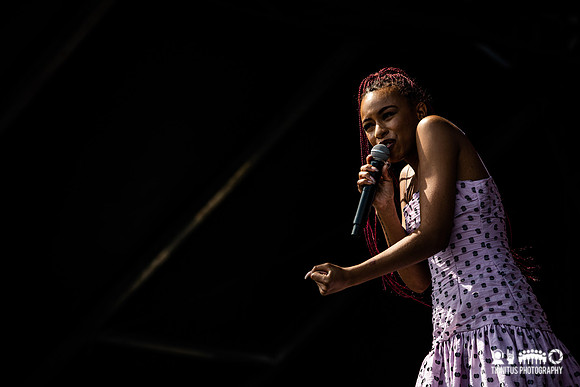 Ravyn Lenae in concert
