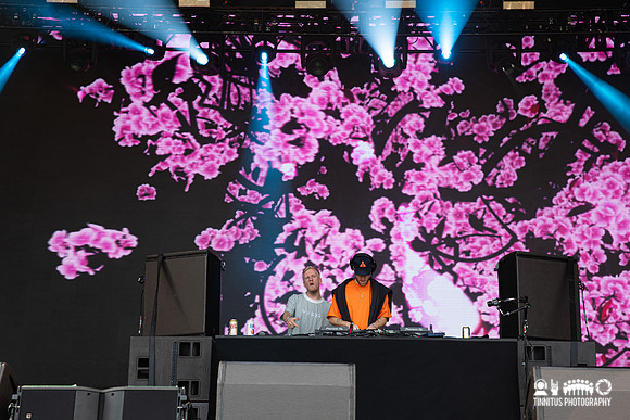 Snakehips in concert