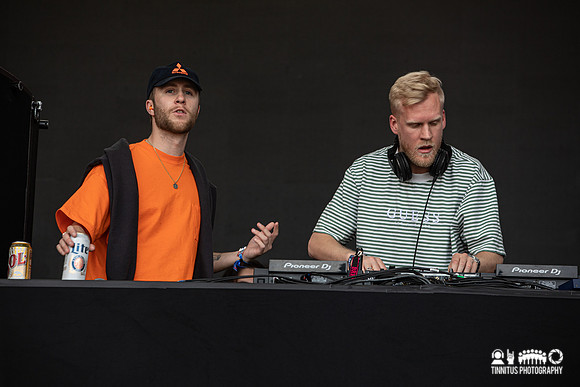 Snakehips in concert