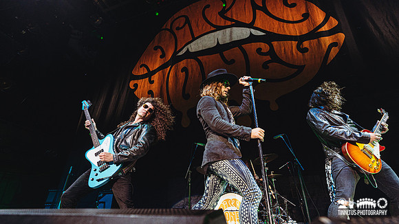 Dirty Honey in concert