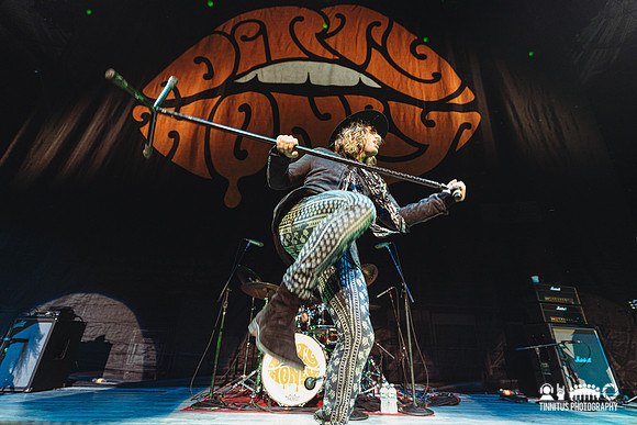 Dirty Honey in concert