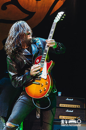 Dirty Honey in concert