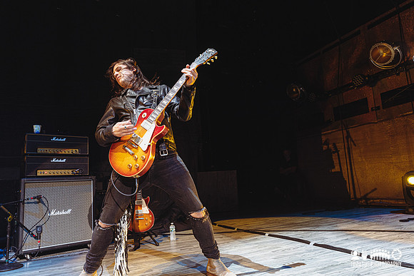 Dirty Honey in concert