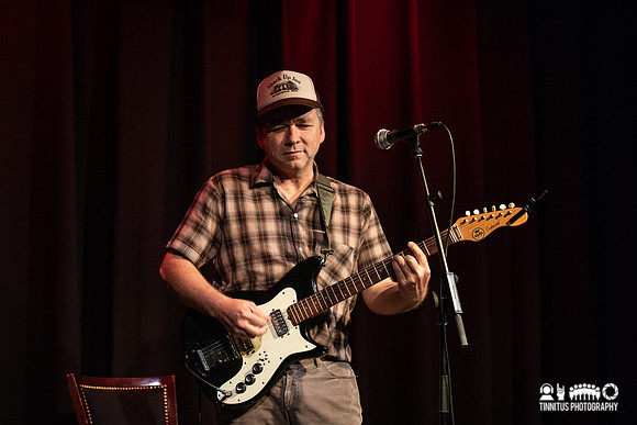 Darren Hanlon in concert