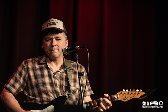 Darren Hanlon in concert