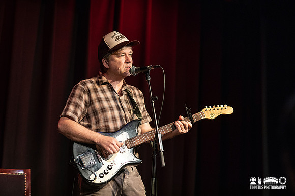 Darren Hanlon in concert