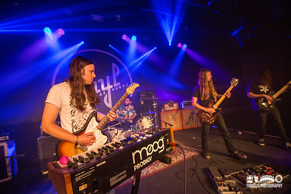 Mondo Drag in concert
