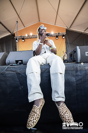 Black Pumas in concert