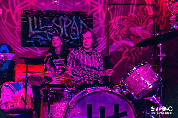 Magik Markers in concert
