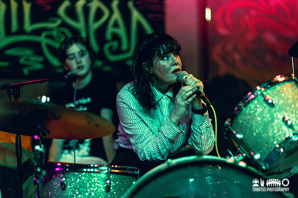 Magik Markers in concert