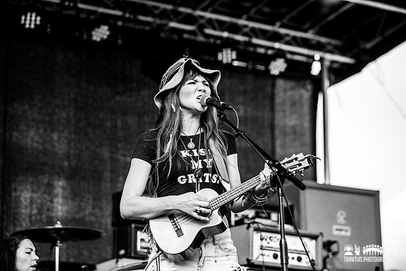 Raelyn Nelson Band in concert