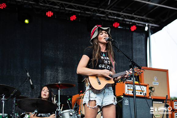 Raelyn Nelson Band in concert