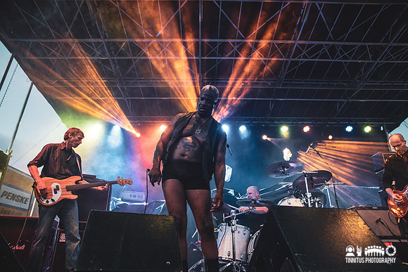 Oxbow in concert